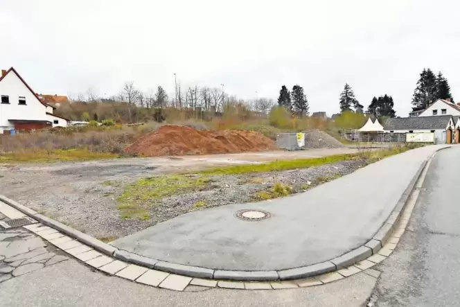 Als »Baufläche für nicht störendes Gewerbe, auch Seniorenwohnen denkbar« wird das Grundstück an der Ecke Vogesen-/Feldstraße auf Als »Baufläche für nicht störendes Gewerbe, auch Seniorenwohnen denkbar« wird das Grundstück an der Ecke Vogesen-/Feldstraße auf
