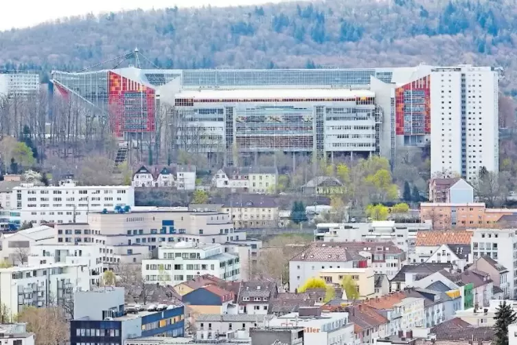 Der 1. FC Kaiserslautern braucht dringend Geld für die neue Spielzeit.