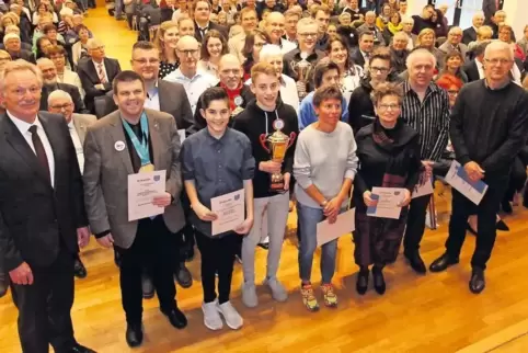 Gute Tradition: Beim Kandeler Neujahrsempfang dominieren die erfolgreichen Sportler der „Sportstadt Kandel“ die Szenerie.