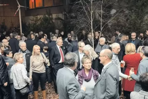 Der Gemeindearbeiter, der Waldarbeiter und Mitglieder des Gemeinderates hatten die Sippersfelder Halle in eine „Außenstelle des 