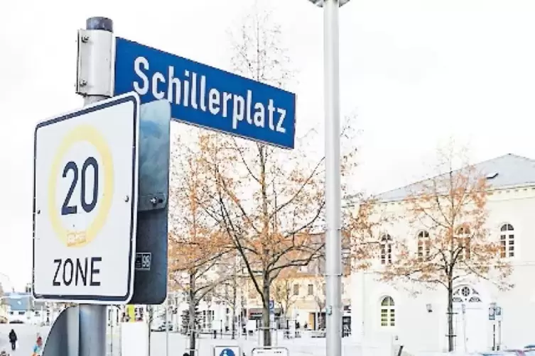 Oggersheim: Am Schillerplatz sind Müll und Falschparker ein Problem.