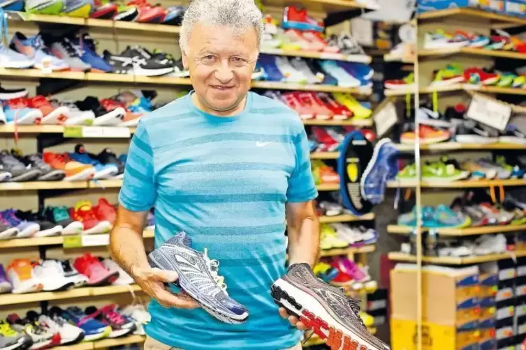 Brachte Nike und Reebok in die Region: Hans Gulyas in seinem Laden.