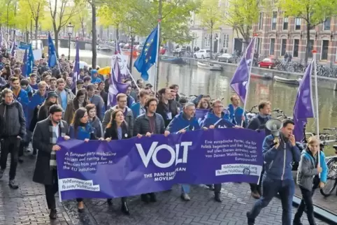 Volt versteht sich als erste gesamteuropäische Partei. Gerade wurde in Amsterdam das Programm für die Europawahl verabschiedet.