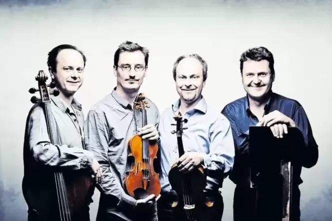Peter Hoerr, Mark Gothoni, Hartmut Rohde und Paul Rivinius (v. li.) sind das »Piano Mozart Quartet«.