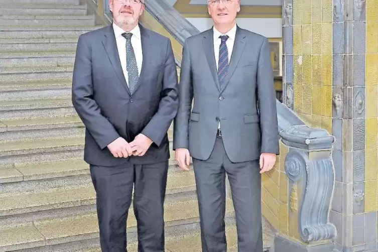 Vertrauensvolles Verh&auml;ltnis: die beiden Gesch&auml;ftsf&uuml;hrer Freddy Bergmann (links) und Hans-J&uuml;rgen Hennes.