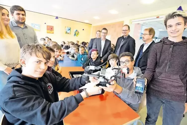 Programmierbare Roboter aus Legosteinen können die Schüler der IGS in Enkenbach-Alsenborn seit neuestem bauen.