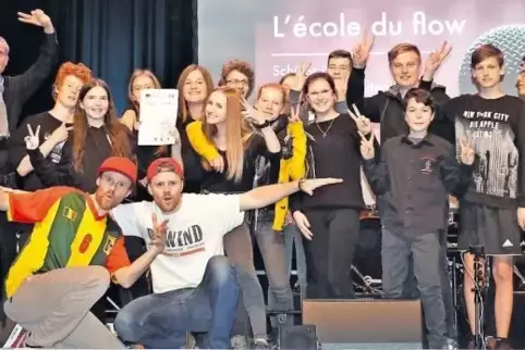 Mit viel Flow in Freiburg: die „Leibniz“-Rapper und Lehrer Christof Miszori (Zweiter von links).