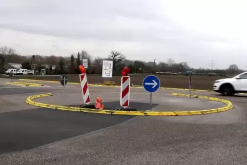 Der provisorische Kreisel auf der Kreuzung Pfortzer-/Cany-Barville-Straße: Hier soll eine der beiden geplanten Schranken montier