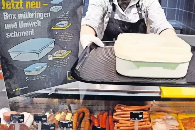 Mit der eigenen Tupperschüssel zum Metzger: Bei Edeka in Branchweiler ist das möglich.