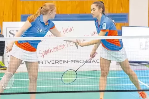 Arbeiten Hand in Hand: Lena Germann (links) und Maria Boevska vom SV Fischbach.