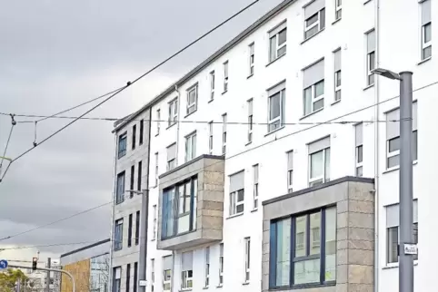 Auch ein halbes Jahr nach dem Ende der Bauarbeiten ist das neue Caritas-Förderzentrum noch ein Geisterhaus.