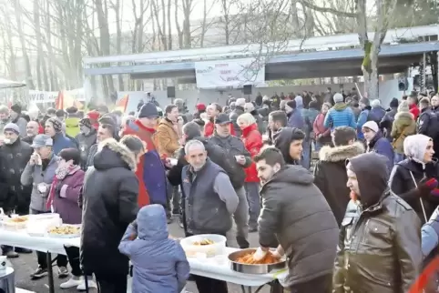 Etwa 400 Menschen kamen zum Demokratiefest in den Bürgerpark.