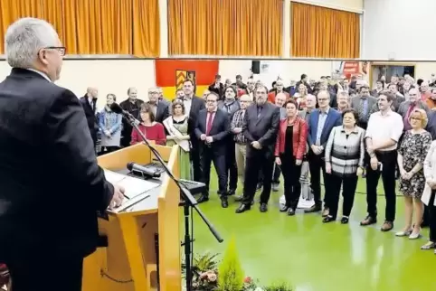 Gut 150 Gäste konnte Verbandsbürgermeister Thomas Peifer (im Vordergrund) im Dorfgemeinschaftshaus in Höhfröschen begrüßen.