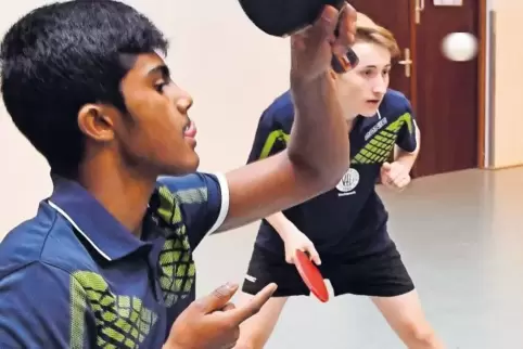 Shyam Vasanthakumar (links) liebt das schnelle Angriffsspiel. Marvin Glatz hingegen ist Abwehrspieler.