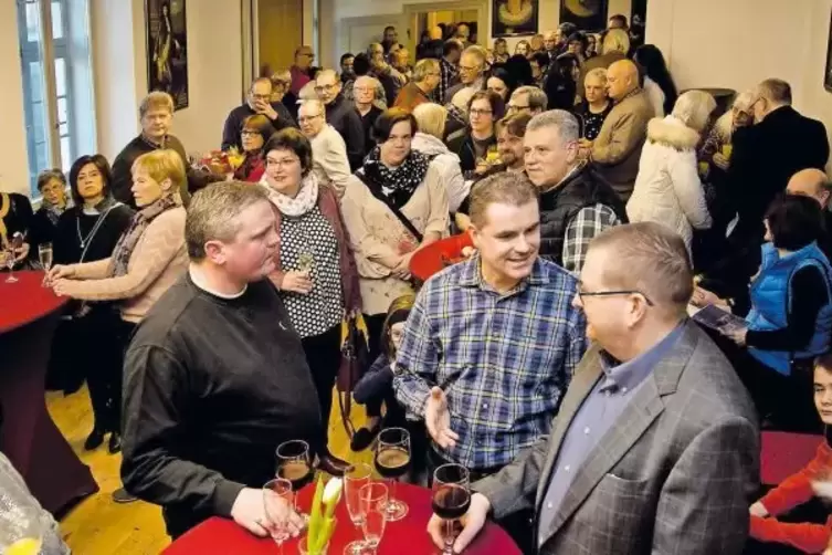 Rund 200 Besucher beim allerersten Lauterecker Neujahrsempfang sorgten dafür, dass der Grafensaal rappelvoll war.