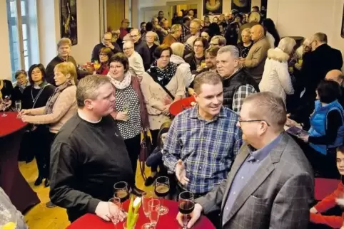 Rund 200 Besucher beim allerersten Lauterecker Neujahrsempfang sorgten dafür, dass der Grafensaal rappelvoll war.