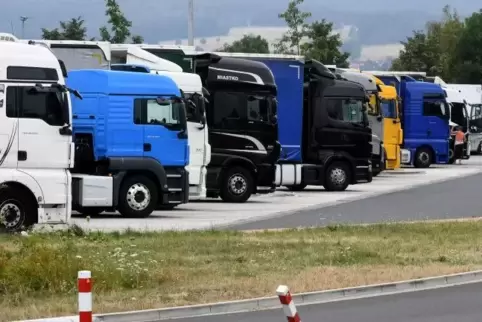 Den Fahrern wurde die Abfahrt vorübergehend untersagt. Symbolfoto: dpa 
