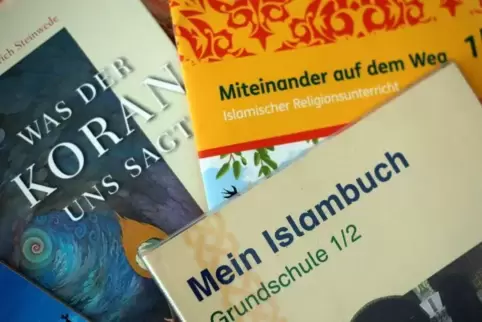 Schulbücher für den islamischen Religionsunterricht. Symbolfoto: dpa 