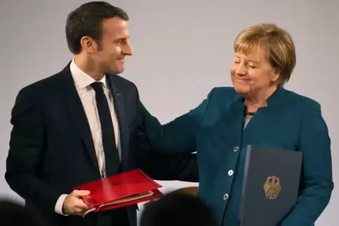 Einträchtig in Aachen: Der französische Staatspräsident Emmanuel Macron und die deutsche Bundeskanzlerin Angela Merkel. Foto: DP