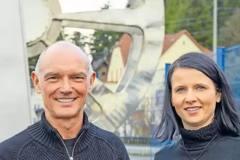 Eine überdimensionale Filmrolle ist mit der Firma vom früheren Standort Konken nach Herschweiler-Pettersheim übergesiedelt. Im B