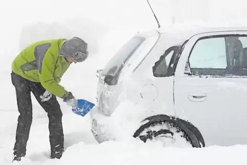 Kratz, kratz: Das Weiße ist der Schnee – aber auch das Auto.