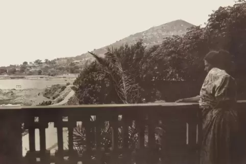 Mathilde Vollmoeller-Purrmann 1912 in Ajaccio (Korsika). Das Foto ziert den Titel des Buchs, das heute vorgestellt wird.