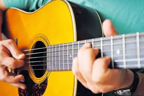 Dieses Jahr gibt es die Kategorie „Zupf-Ensemble“. Dazu gehören Gitarren (Bild) und Mandolinen. Beide erklingen in Ludwigshafen.