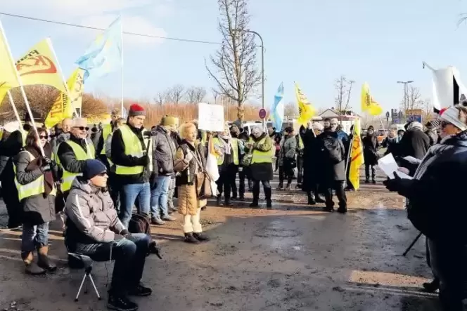 Das »Frauenbündnis« hatte schon am vergangenen Wochenende mit 60 Anhängern in Wörth demonstriert. Das »Frauenbündnis« hatte schon am vergangenen Wochenende mit 60 Anhängern in Wörth demonstriert.