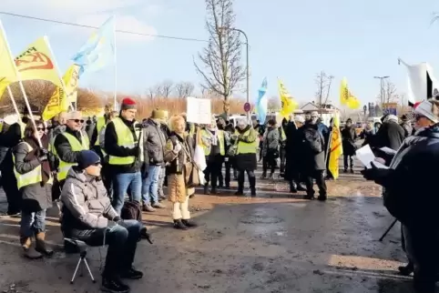 Das „Frauenbündnis“ hatte schon am vergangenen Wochenende mit 60 Anhängern in Wörth demonstriert.