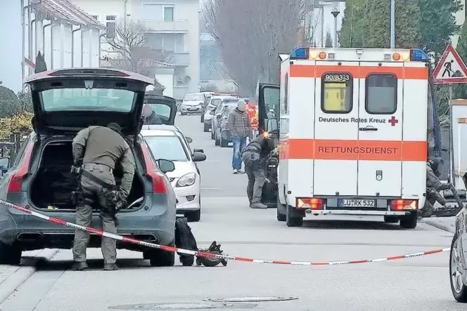 Der nächste Taser-Einsatz: Spezialkräfte haben gestern in Schifferstadt einen aggressiven Mann mit der Stromstoß-Pistole überwäl Der nächste Taser-Einsatz: Spezialkräfte haben gestern in Schifferstadt einen aggressiven Mann mit der Stromstoß-Pistole überwäl