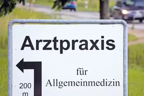 Die Wege zum nächsten Hausarzt könnten in den kommenden Jahren auch in Rheinland-Pfalz in verschiedenen Regionen deutlich weiter