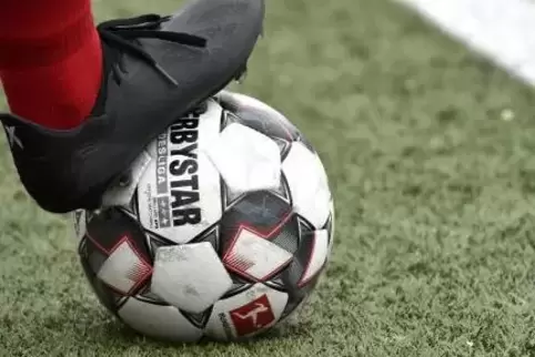 Im Halbfinale des Fußball-Kreispokals kommt es zu zwei Derbys.  Foto: Bolte