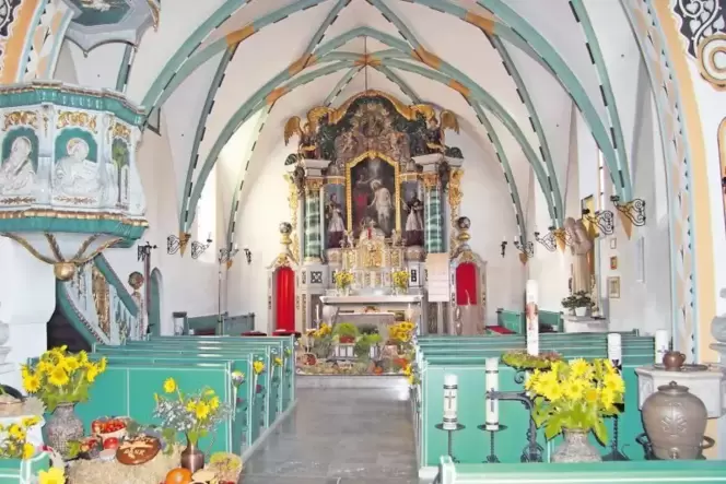 Beim Gotteshaus in Weng erinnern der Schulsaal und die Grabstätte der Eltern noch an die Kindheit von Bruder Konrad. Beim Gotteshaus in Weng erinnern der Schulsaal und die Grabstätte der Eltern noch an die Kindheit von Bruder Konrad.