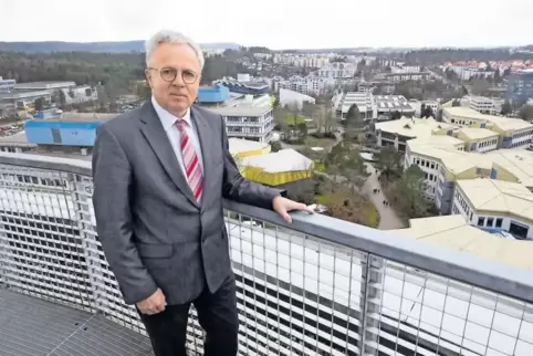 Fast 15.000 Studenten sind derzeit an der TU Kaiserslautern eingeschrieben. Uni-Präsident Helmut Schmidt zeigt sich offen für Re