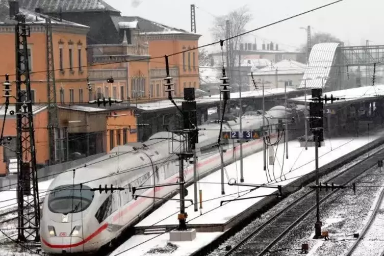 Wenn Schnee liegt, gibt es im ICE-Verkehr nach Paris schon seit Jahren immer wieder Probleme.  Foto: Linzmeier-Mehn 