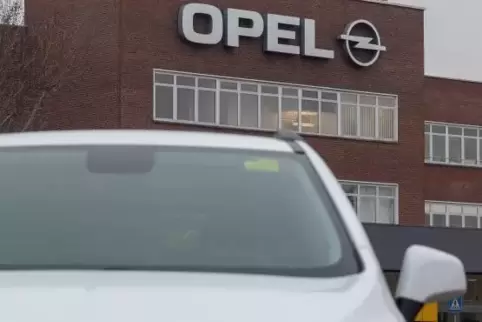 Am Opel-Standort Kaiserslautern werden Teile, Komponenten und Motoren gefertigt.  Foto: DPA