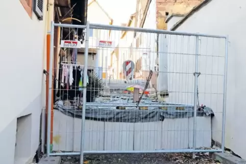 Dem Urteil des Landgerichts Frankenthal, wonach die L-Steine, die die Obergasse versperren, entfernt werden müssen, ist Anlieger