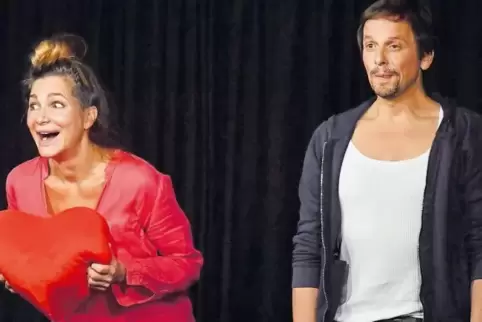 Ein E-Mail-Irrläufer steht am Anfang von „Gut gegen Nordwind“: Danach kommen Emmi (Alexandra Kamp) und Leo (Ronald Spiess) nicht