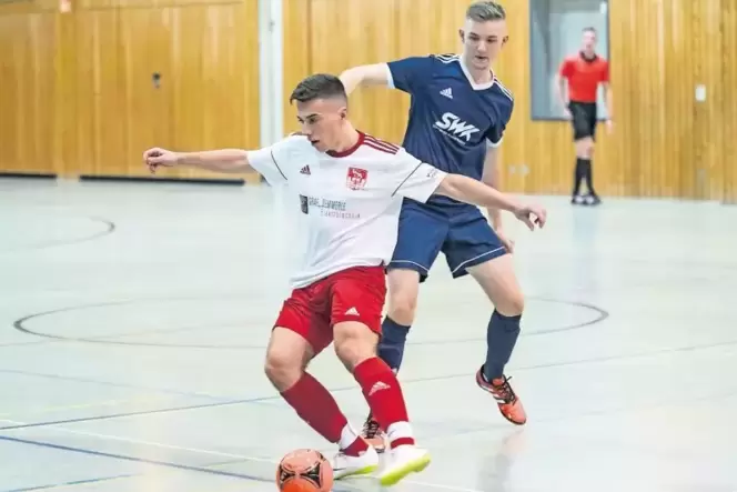 Während sich die Freiluftsaison noch in der Winterpause befindet, rollt der Ball in der Halle. Wie zuletzt bei den Kreismeisters Während sich die Freiluftsaison noch in der Winterpause befindet, rollt der Ball in der Halle. Wie zuletzt bei den Kreismeisters