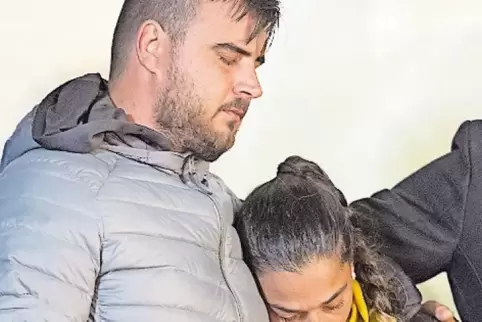 Julens Eltern José Rosello und Vicky Garcia hoffen, dass ihr Kind lebend gerettet wird.