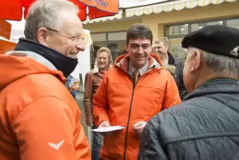 Wahlkampf 2016: die jetzigen FWG-Spitzenkandidaten für die Kreistagswahl, Helge Schwab (Mitte) und Olaf Radolak. Foto: M. Hoffma