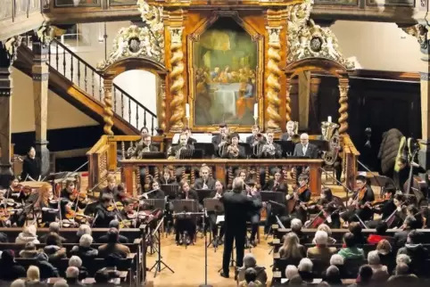 Der Speyerer Rotarier und Würzburger Trompetenprofessor Helmut Erb spielt bei dem von ihm organisierten Konzert selbst mit: bei 