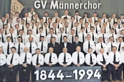 Zeitweise über hundert Sänger engagierten sich im Männerchor. Hier ein Bild aus dem Jahr 1994.