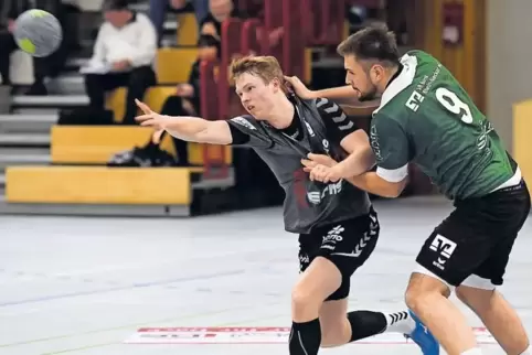 Tim Schaller (links) findet sich auf seiner neuen Position beim SV 64 Zweibrücken immer besser zurecht. Vier Tore erzielte der S