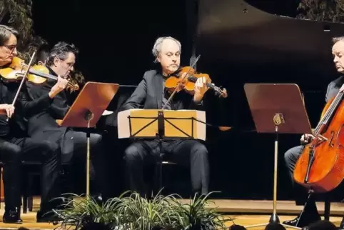 Vor Lebensfreude sprühend, aber auch von ruhiger Schönheit: Die Musiker von „Mozart Piano Quartetts“ (von links) Mark Gothoni, V