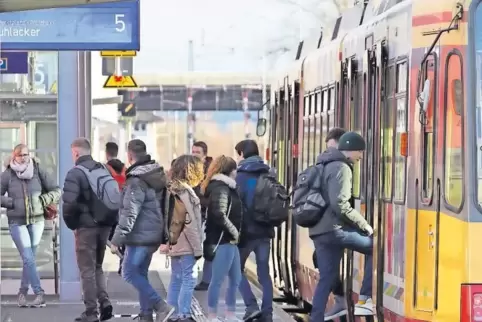 Die Stadtbahn: Nicht nur für junge Leute eine Alternative.