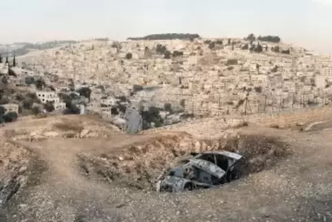 „Road to Jerusalem“, Israel 2007, Pigment-Print, im Original ist die Fotografie von Andréas Lang 1,10 Meter mal 3,32 Meter groß.
