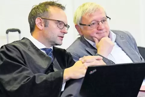 „Eine Bandenabrede ist nicht nachweisbar“, sagte Roman Schweizer (links), Anwalt von Ex-Ringer-Star Pasquale Passarelli (rechts)