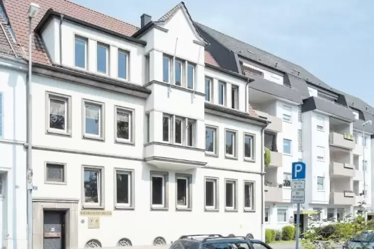Bald Geschichte: das Verwaltungsgeb&auml;ude in Kaiserslautern.