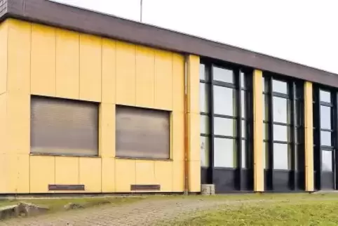 Wird abgerissen: Die Büchelberger Mehrzweckhalle.